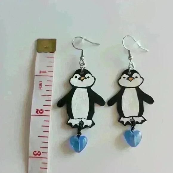 Adorable penguin  earrings with cute little hearts beads ✦ handmade & unique ✦ - Picture 9 of 10